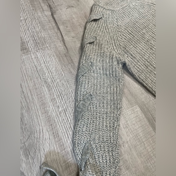 Women’s super soft grey knit sweater size large. - Picture 3 of 5